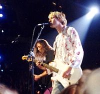 Cobain, junto a Krist Novoselic, en los MTV Video Music Awards de 1992.